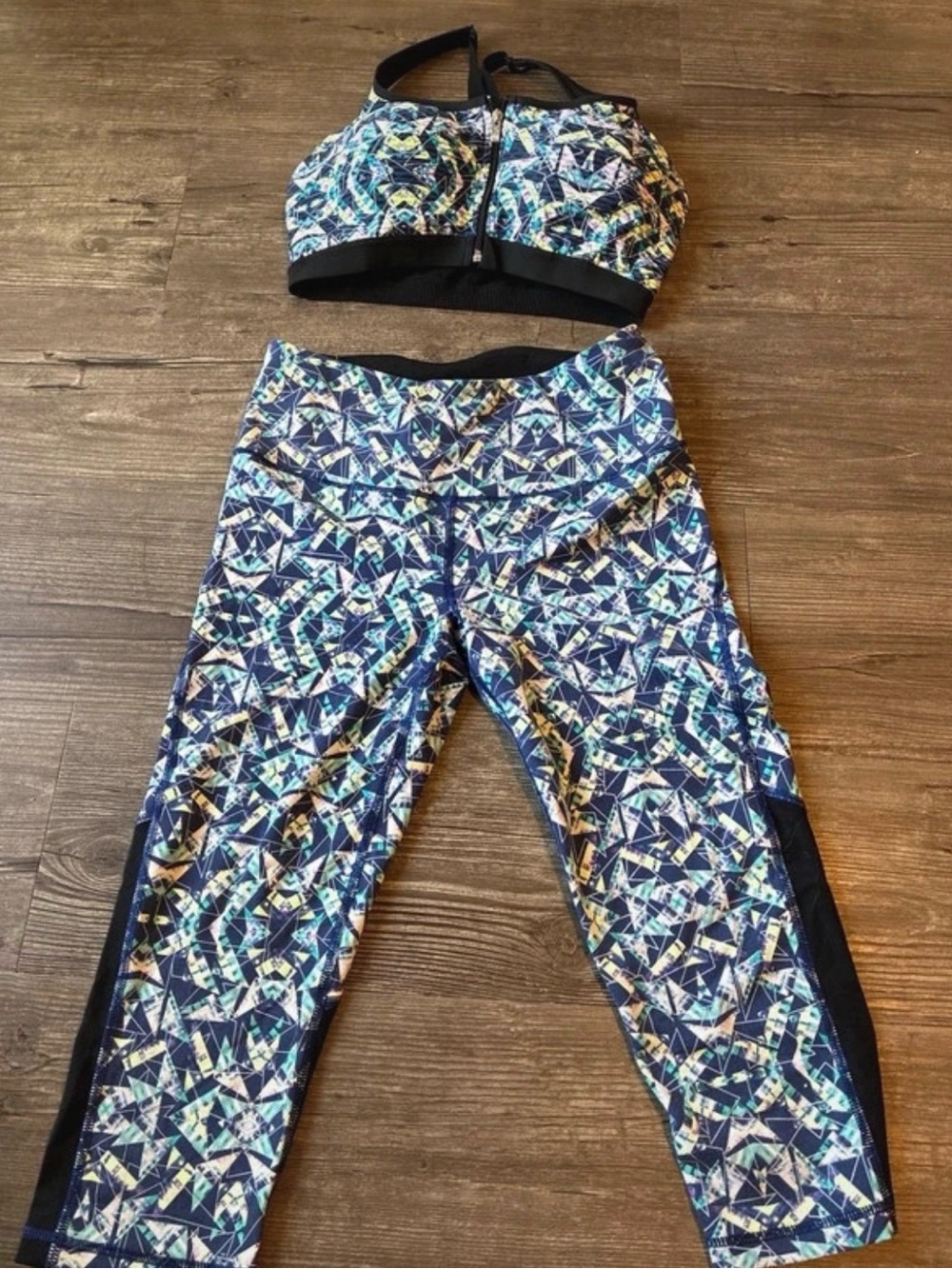 Girls' Blue Geo Print Active Capri Leggings & Sports Bra Set - Victoria secret